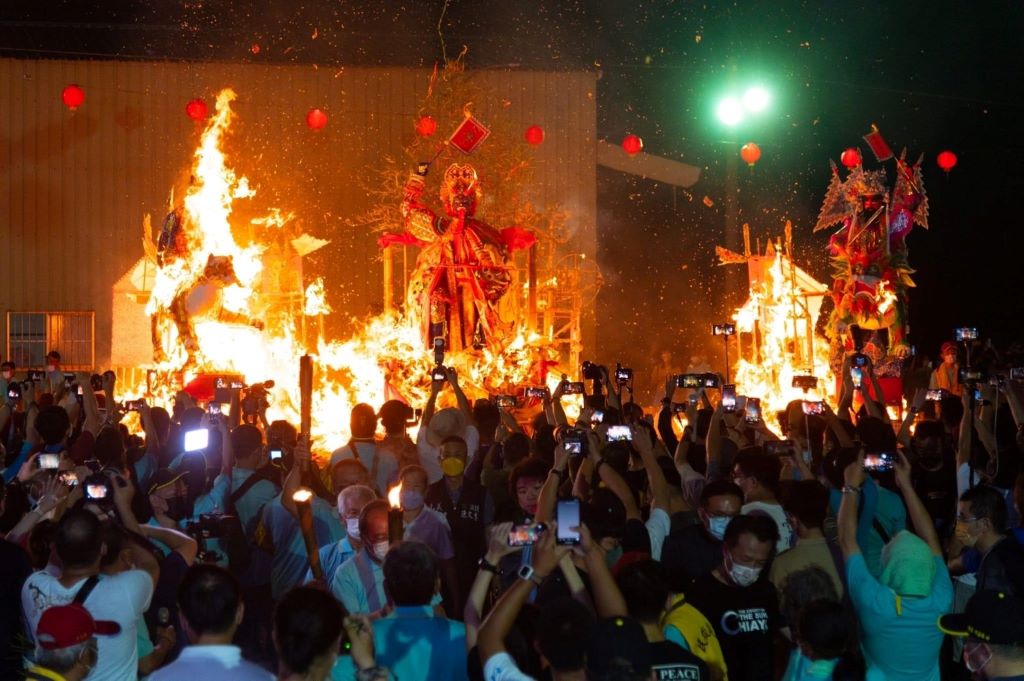 「民雄大士爺祭」普渡法會最後一天，會將大士爺火化昇天。（取材自民雄大士爺廟官網）