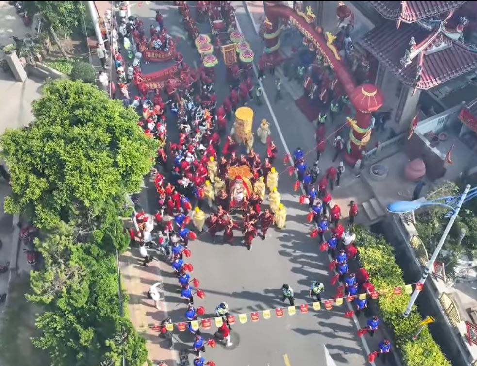 湄洲媽祖祖廟舉辦遶境，吸引大量信眾參與。（取材自湄洲媽祖祖廟FB）2