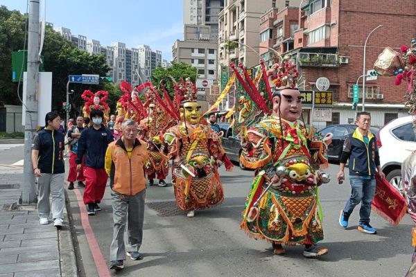 「林口子弟戲文化節」不僅動員本地軒社，更邀請淡水南北軒、板橋潮和社、新莊新樂園一起參加繞境儀式。（取材自新北市政府網站）