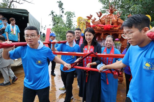 名間德芝慈惠堂祈安遶境團拜，許淑華縣長為南投祈福。（取材自南投縣政府網站）